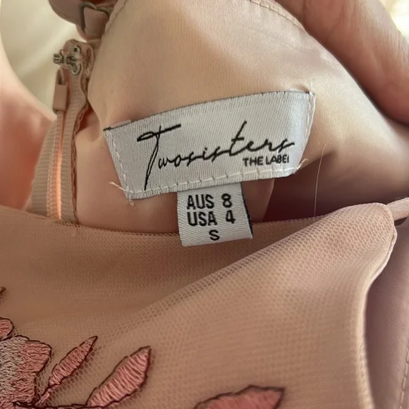 Two Sisters. Small size 4. Blush embroidered Mini dress - Picture 3 of 6